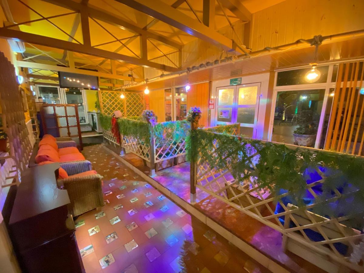 Hostal Avenida Andalucia - Solo Adultos — Photos 1
